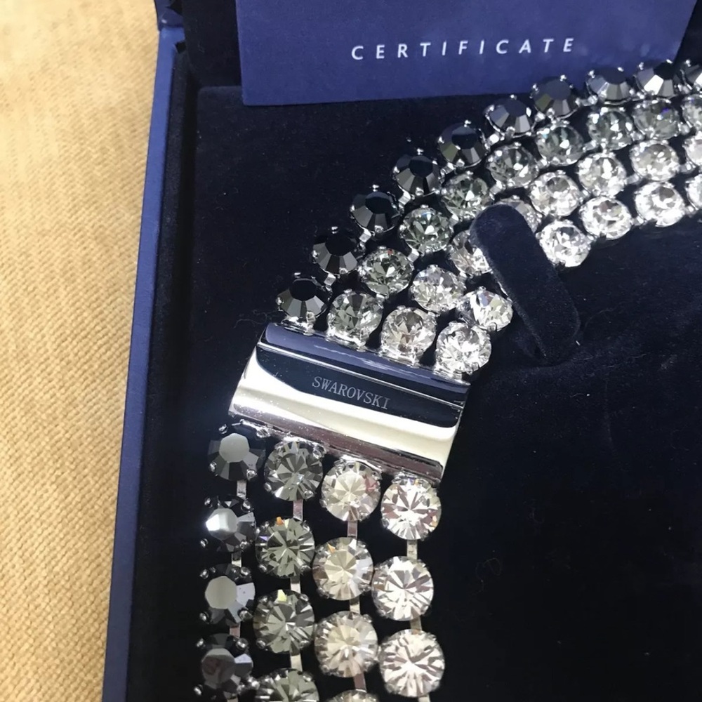 New in Box Swarovski Statement Collar Necklace. No longer Made - Picture 5 of 6